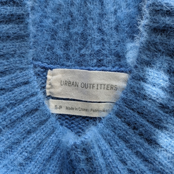 Urban outfitters blue fuzzy cropped sweater size small - Picture 2 of 2